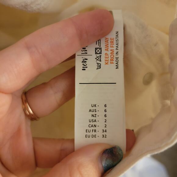 Y2K White Low Rise Distressed Raw Hem Mini New Vintage Denim Skirt Size 2 - Picture 6 of 7